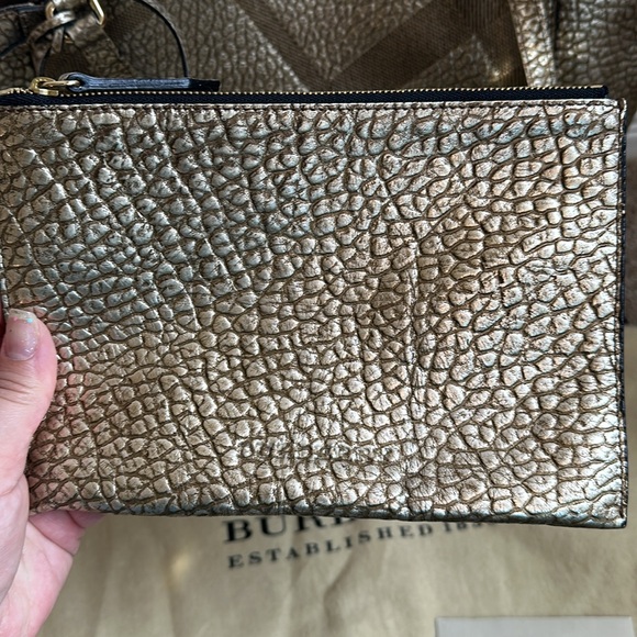Beautiful Burberry SG Grain Metallic Small Canterbury Tote in Gold. - Picture 3 of 8